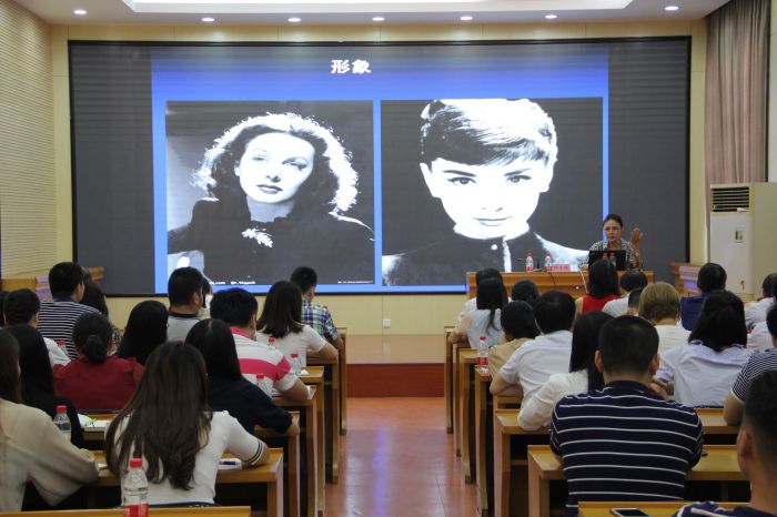 1527466925706840.jpg 03沙幼丹为学员们授课.jpg
