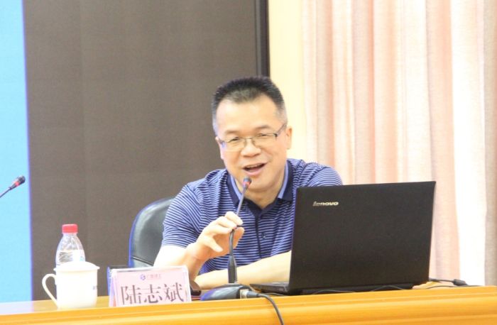 陆志斌为各人授课.jpg