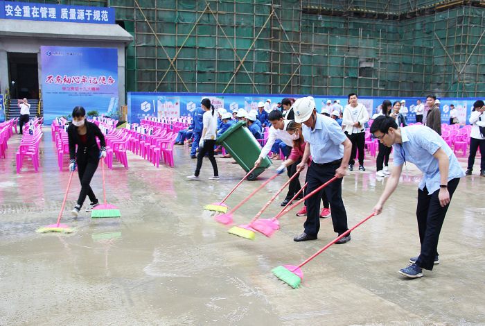 住建系统工会活动当天项目党员带头行动保险会议顺利发展1.jpg