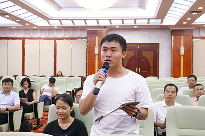 图9：香港商报记者.jpg