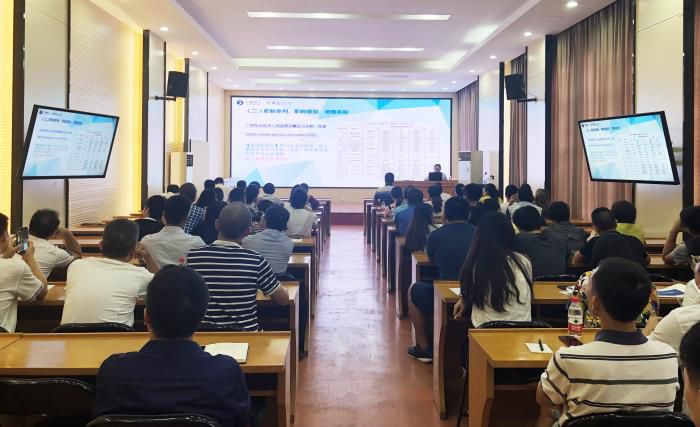 6培训会现场。。。。。。。。何月秀 摄700.JPG
