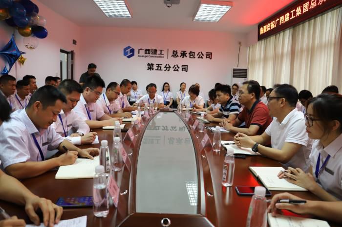 5.1座谈会现场。。。。。杨钰 摄700.JPG