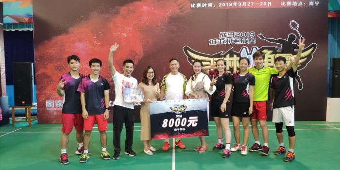 4.合影留想  王平顶山摄700.jpg