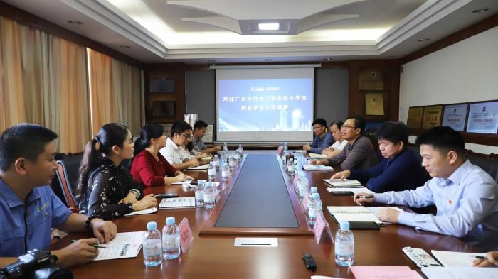 1.2座谈会现场。。。。。。。李立云 摄700.JPG