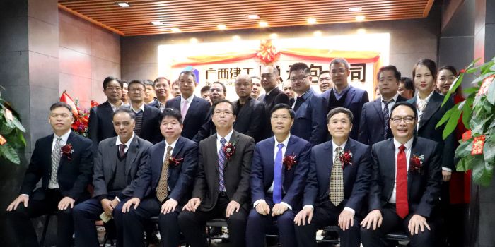 公司在家辅导与各单元代表合影留想。。。。。。。。王平顶山 摄.jpg
