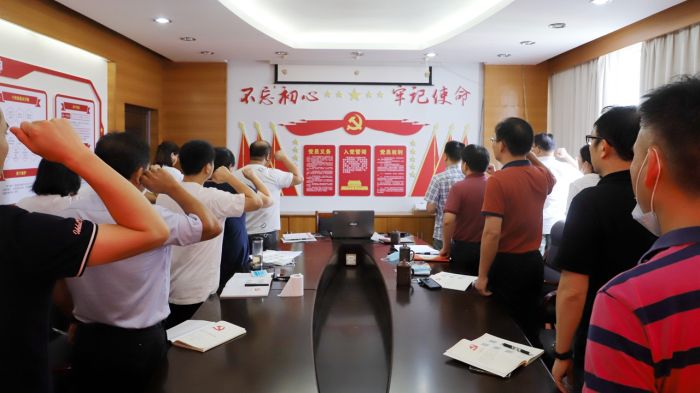 沉温入党誓词。。。。。。。谭龙摄.jpg
