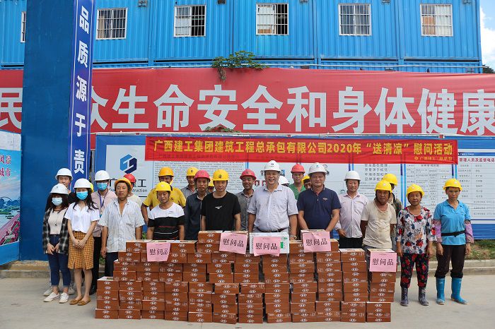 锦官阁项目送清冷。。。。。张钊林 摄.JPG