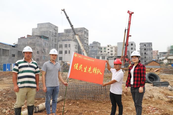 5.1授旗现场。。。。。。侯健杰 摄 (2)700.JPG