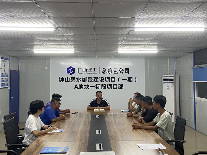 座谈会现场。。。。。韦秀丽 摄.jpg
