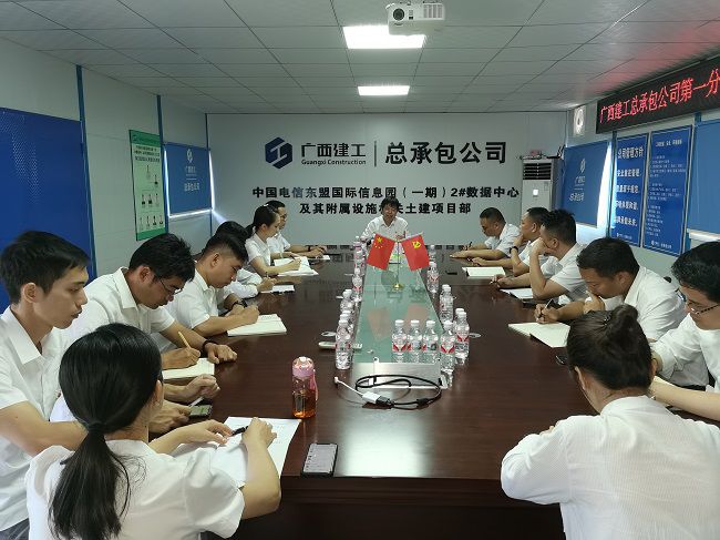 上党课现场。。。。。韦文 摄（建图）.jpg