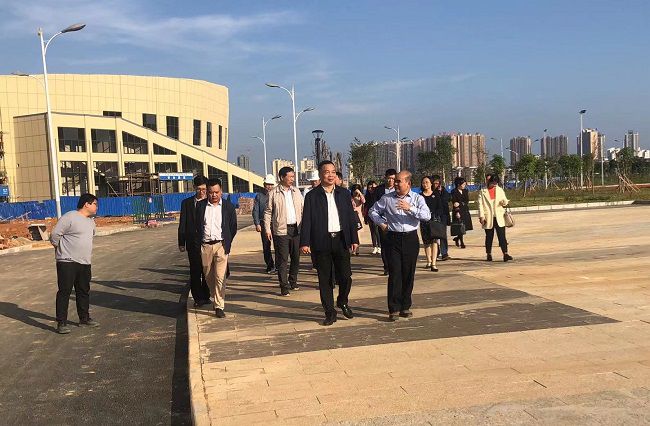 调研现场。。。。。。何传康 摄（建图）.jpg