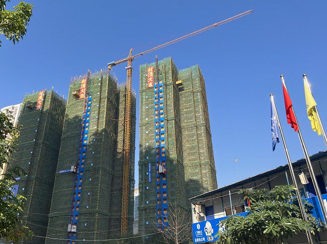 封顶主体现场。。。。。。。王家斌 摄（建图）.jpg