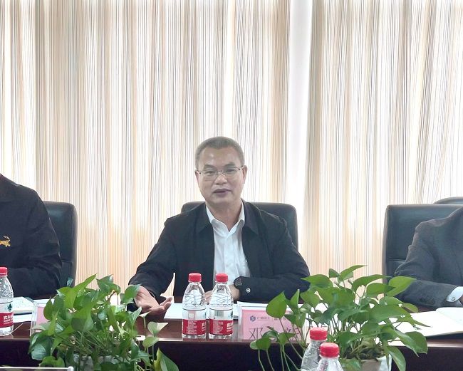 邓少新讲话。。。。。卢丽君 摄（建图）.jpg
