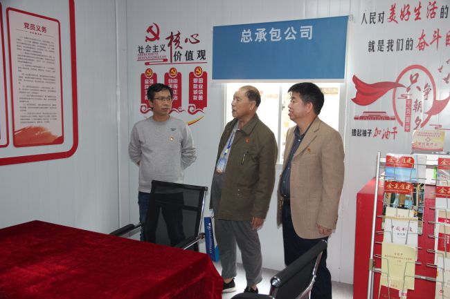 领导项目党支部工作。。。。。。。。梁红玉 摄（建图）.jpg
