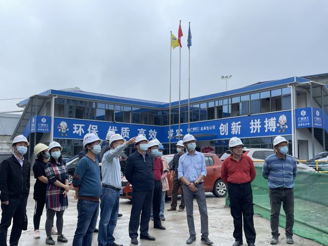 视察项目进度。。。。。梁观德 摄（建图）.jpg