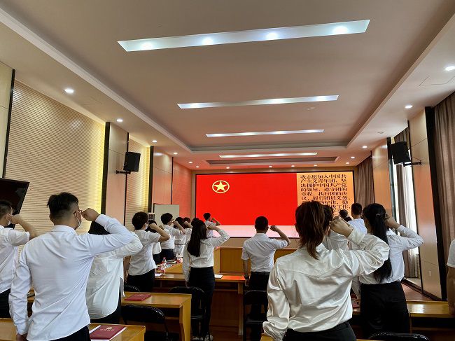 沉温入团誓词。。。。。。。唬唬；；；；；畦磋 摄（建图）.jpg