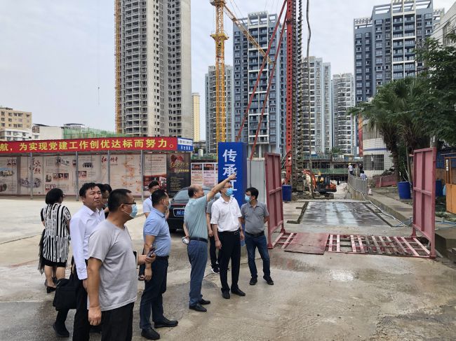 查抄施工现场。。。。。。。。龚媚媚 摄（建图）.jpg