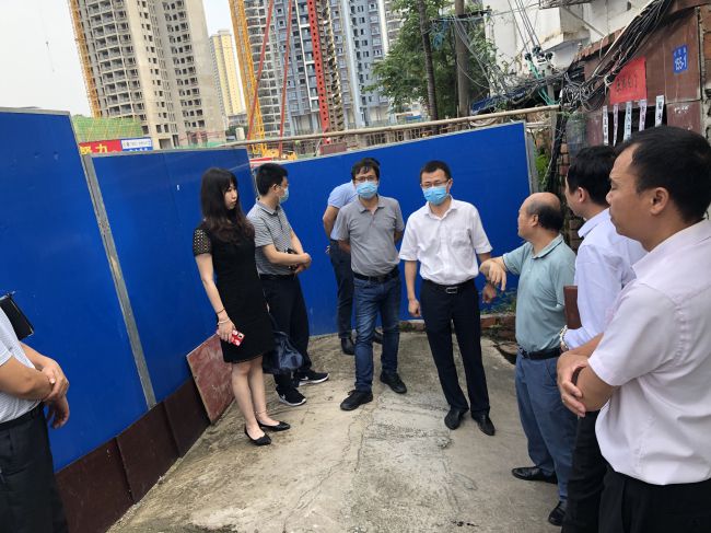 走访周边人民。。。。。。。。龚媚媚 摄（建图）.jpg