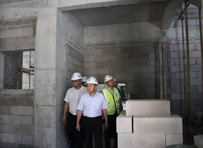 张强在项目现场。。。。。杨钰 摄（建图）.jpg