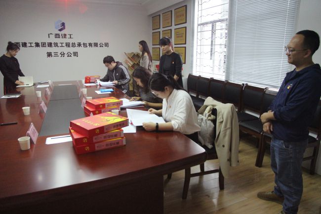 查抄资料现场。。。。。。梁红玉 摄（建图）.jpg