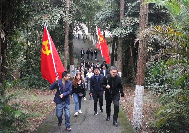 徒步走。。。。。张钊林 摄（建图）.jpg