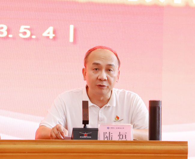 陆烜主持。。。。。杨钰 摄（建图）.jpg
