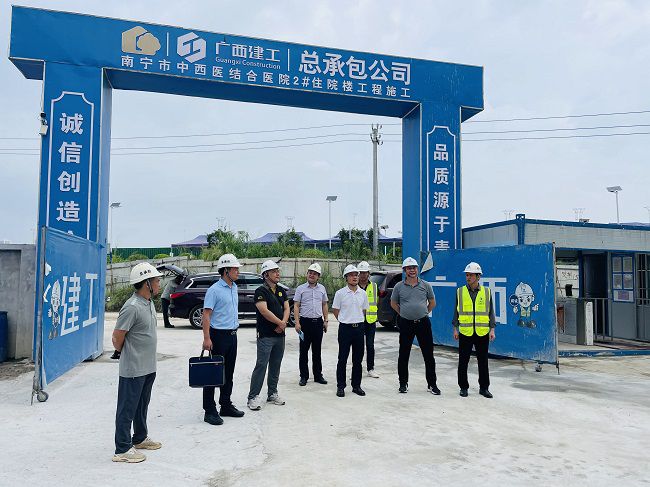邓少新深刻施工现场。。。。。苏卫传 摄（原000图000000000000000）.jpg