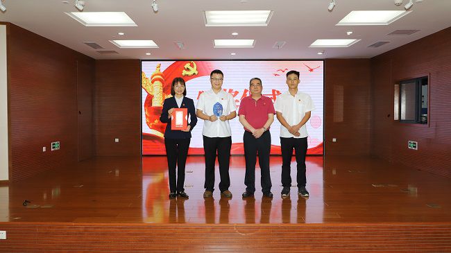 颁奖合影。。。。。。。。李立云摄（建图）.jpg