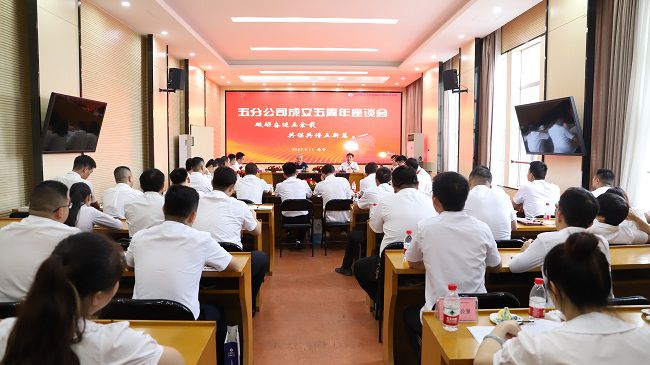 会议现场。。。。。杨钰 摄（建图）.jpg