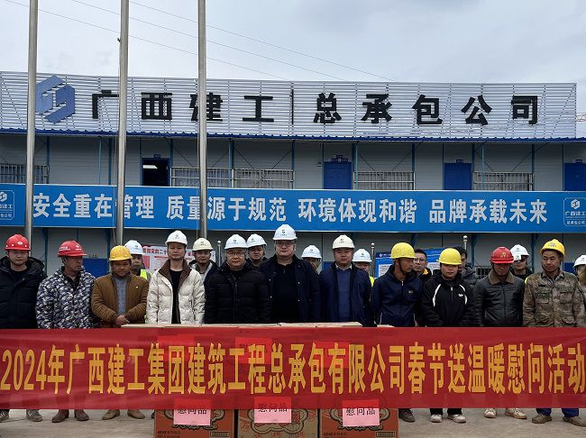 慰问活动合影。。。。。李伟燕 摄（建图）.jpg