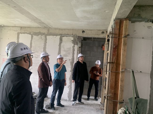 现场领导。。。。。。。。罗庆博 摄（建图）.jpg