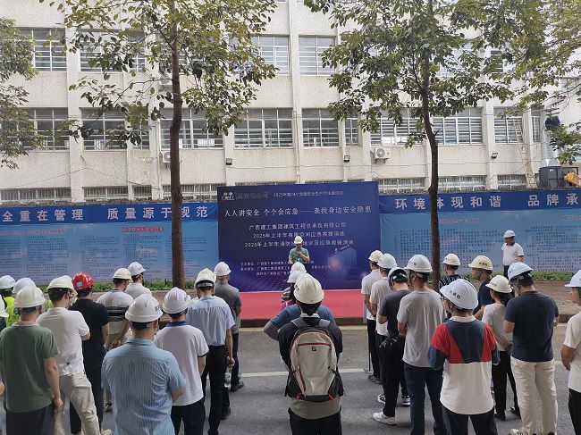 莫志元做演练带头和颁发演练起头。。。。。唬；；；；票ι 摄（建图）.jpg