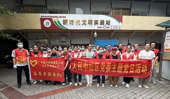 总承包公司自愿者与社区工作人员合影。。。。。。。王莹摄（建图）.jpg