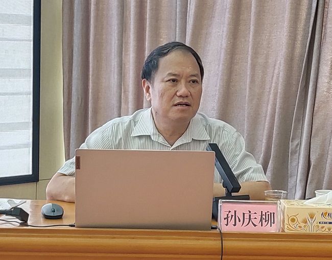 孙庆柳在授课。。。。。；；；；；票ι 摄（建图）.jpg