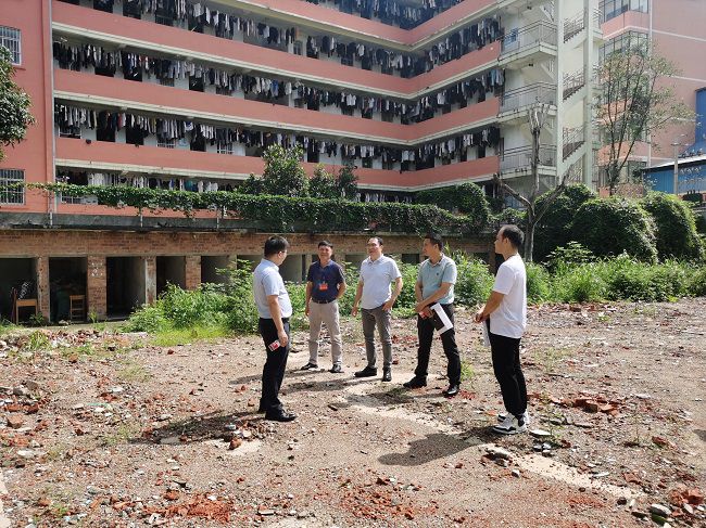调研现场。。。。。。。卢芳 摄（建图）.jpg