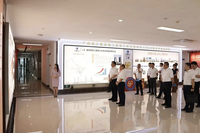 1779757921208704.png 参观二建公司成立60周年展.PNG