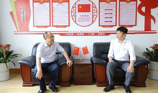 慰问党员。。。。。。。郑诗宝 摄（建图版）.jpg